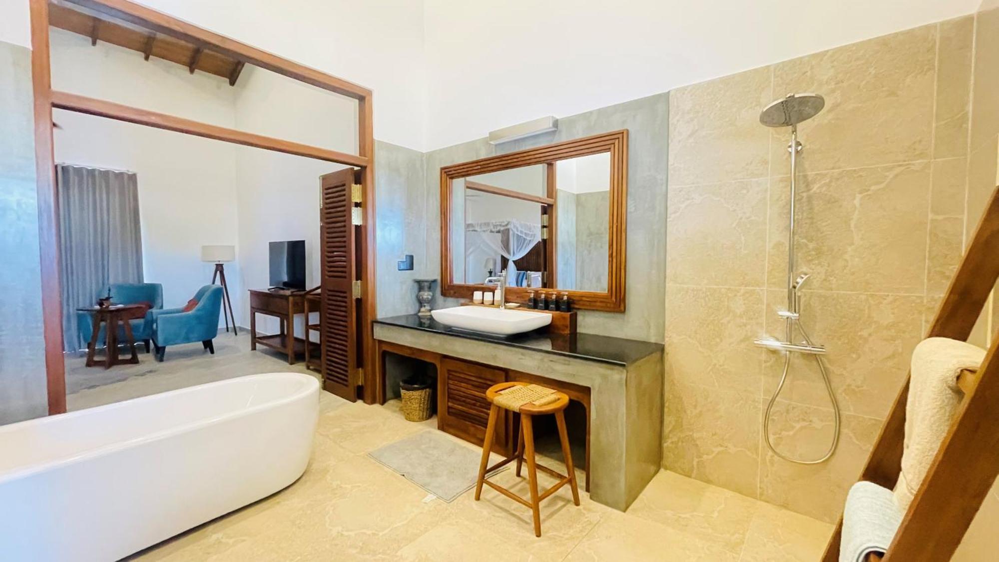 Sea Star Boutique Hotel Хиккадува Экстерьер фото