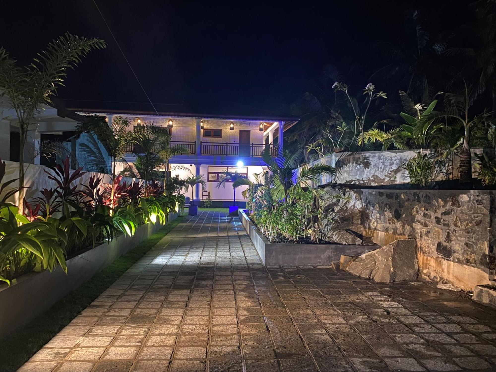 Sea Star Boutique Hotel Хиккадува Экстерьер фото
